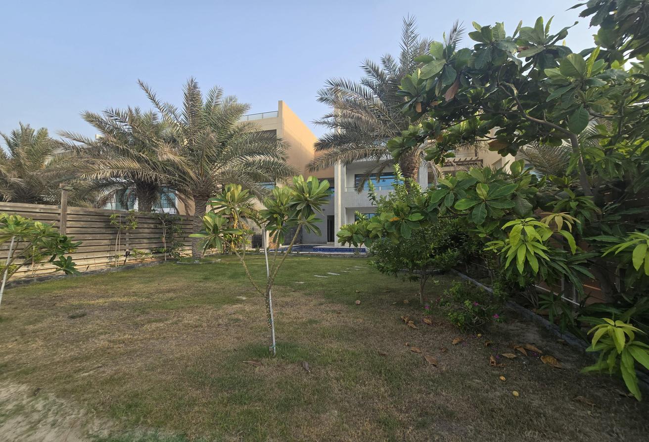 Beautiful 6bed villa with lift, pool, beach access