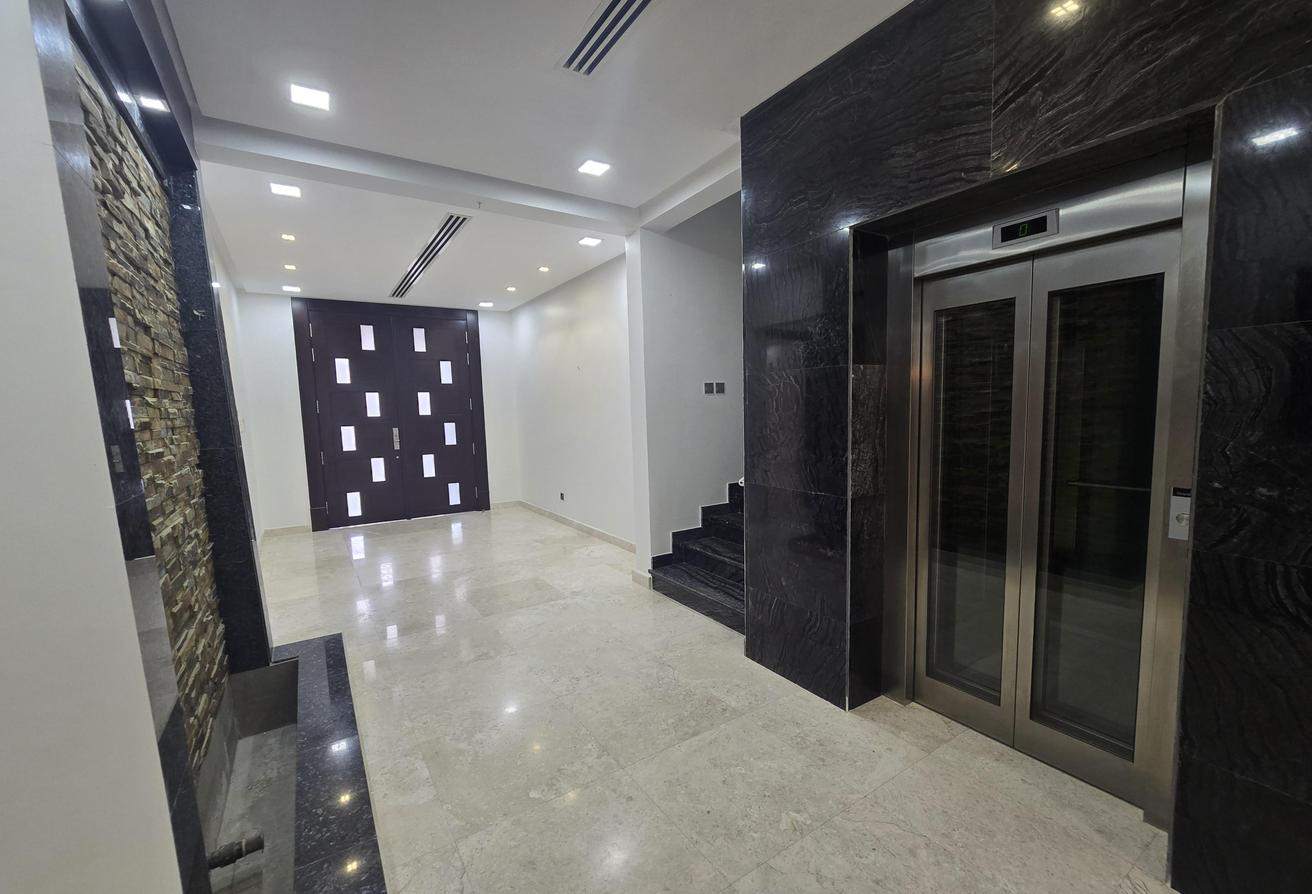 Beautiful 6bed villa with lift, pool, beach access