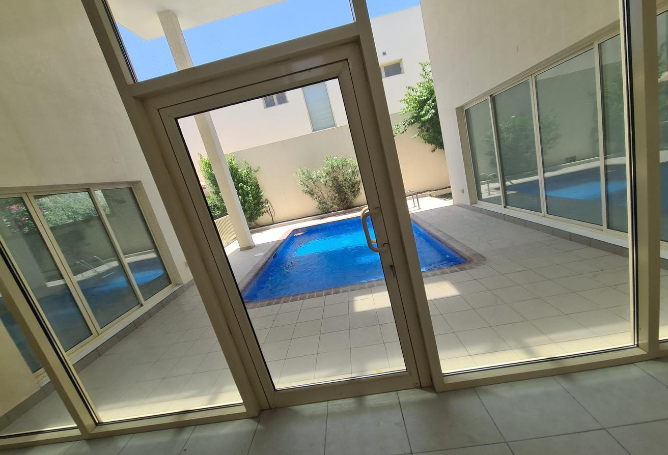 Modern 4 Bed Compound Villa with Garden and Pool !