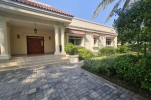 5bed Villa with beautiful green garden in compound