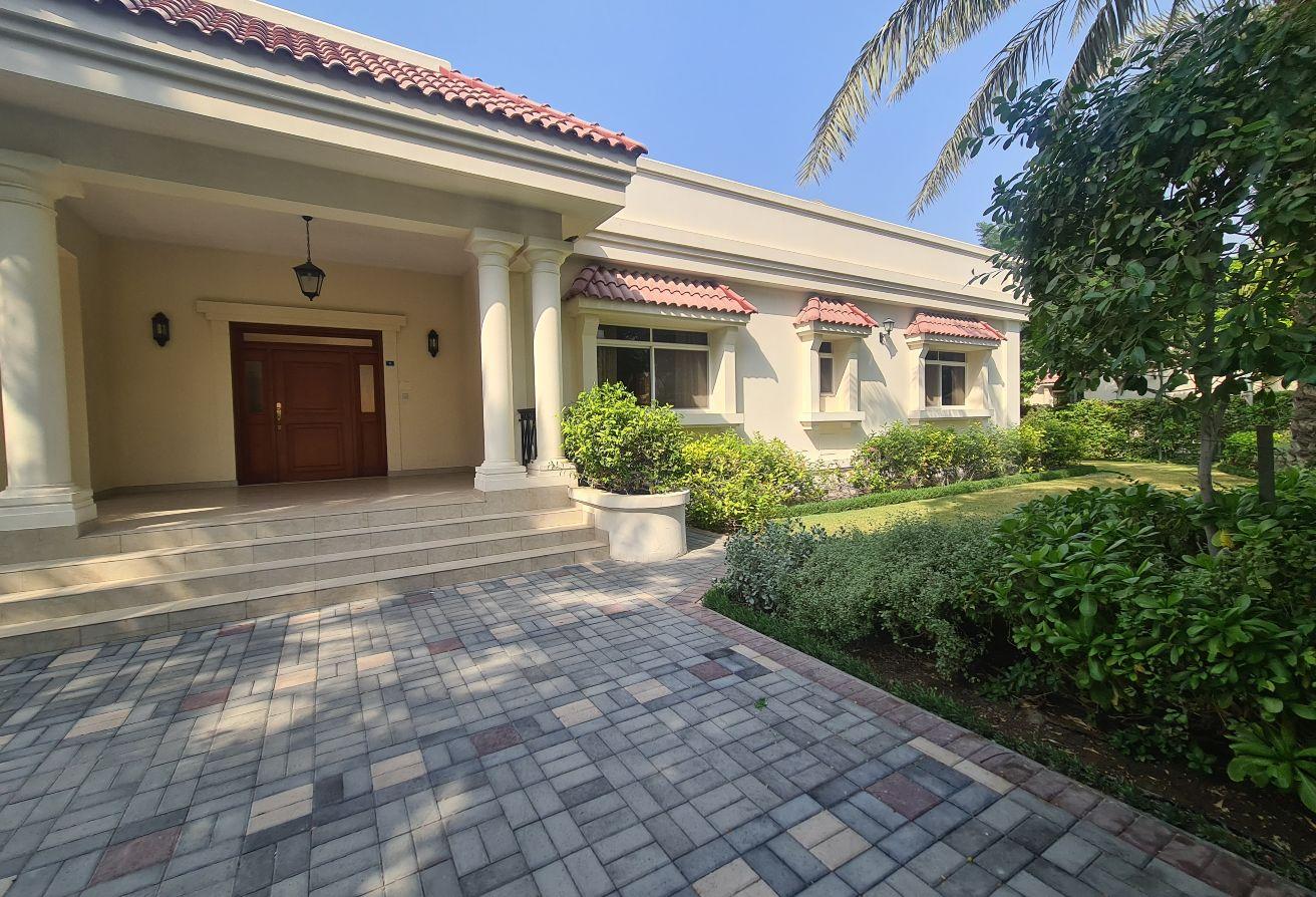 5bed Villa with beautiful green garden in compound