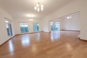 5bed Villa with beautiful green garden in compound