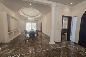 An contemporary place of 4+1bed with pool garden!