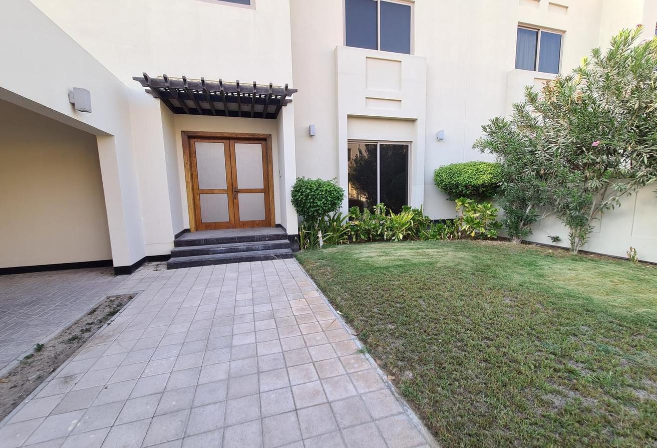 An Modern Four Bed townhouse in amazing Compound