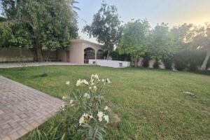 Modern 3Bed Villa huge private garden in comp