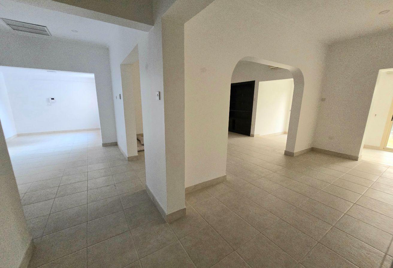 Modern 3Bed Villa huge private garden in comp