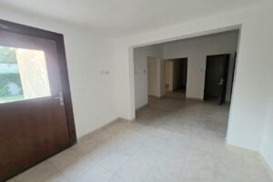 Modern 3Bed Villa huge private garden in comp