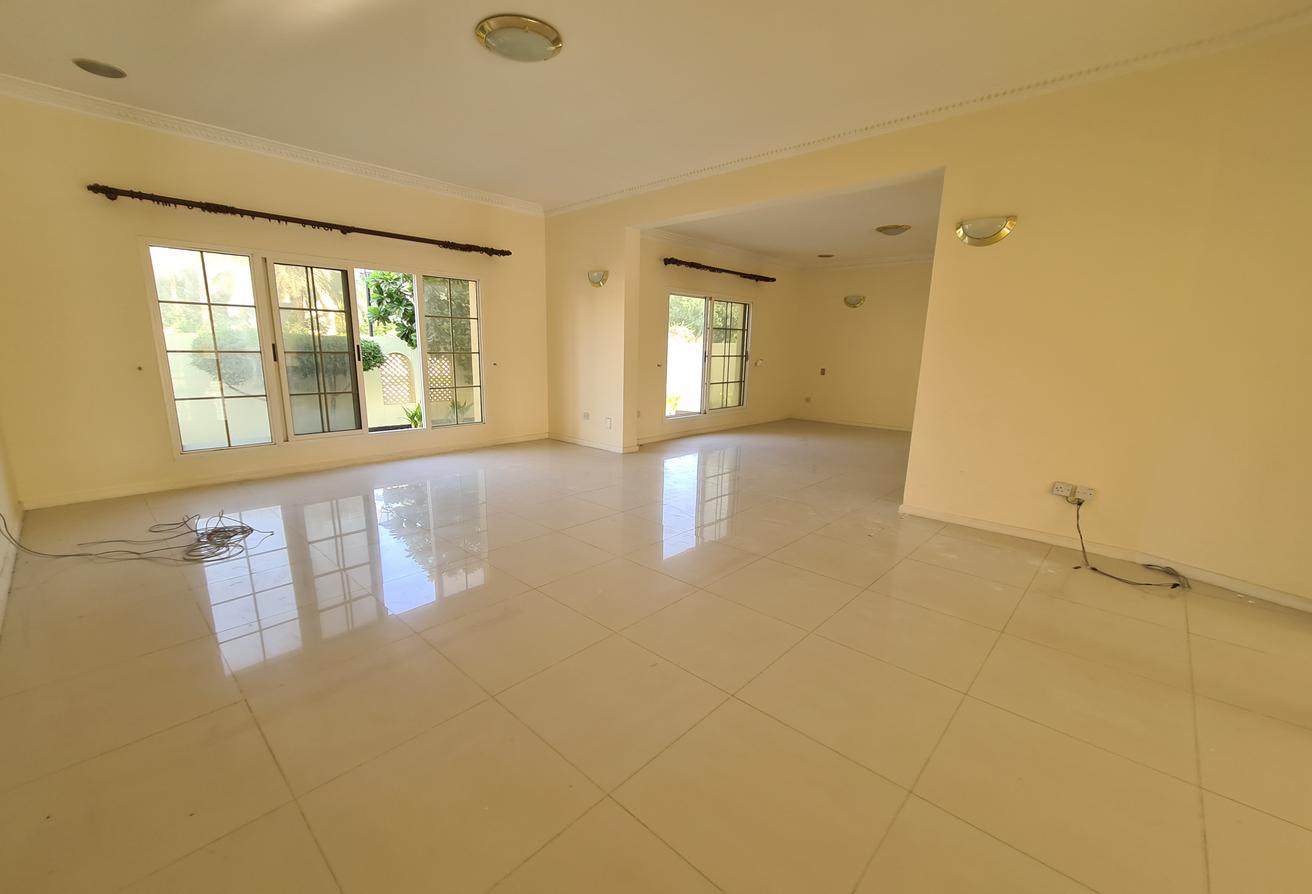 Janabiya 5Bed Family Villa,Private Pool Garden