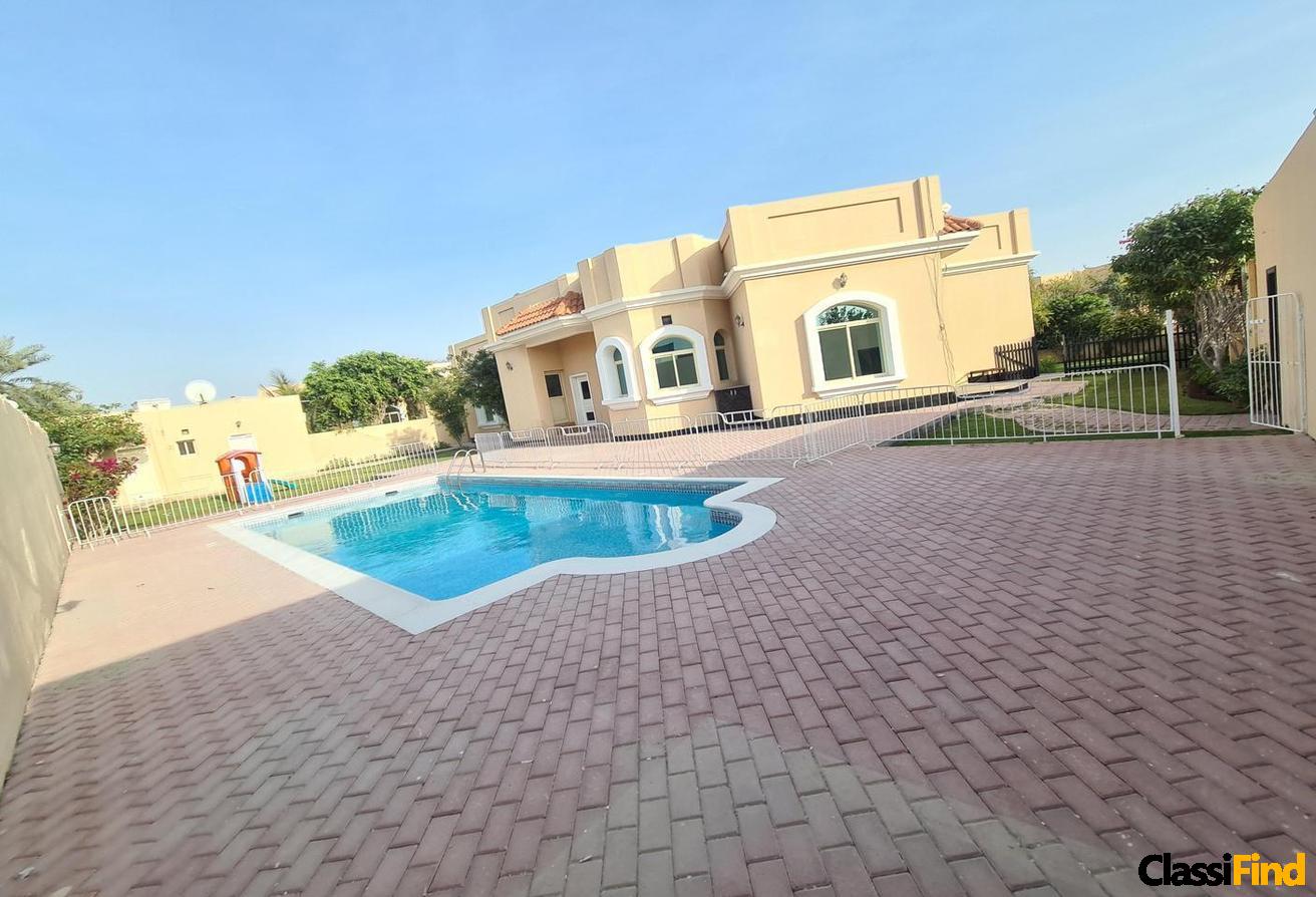 An 4 Bed Villa with Garden and Pool in small comp!