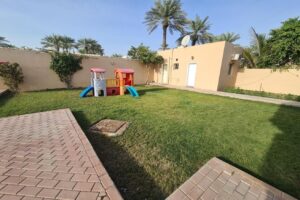 An 4 Bed Villa with Garden and Pool in small comp!
