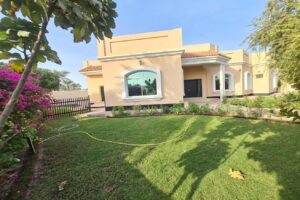 An 4 Bed Villa with Garden and Pool in small comp!