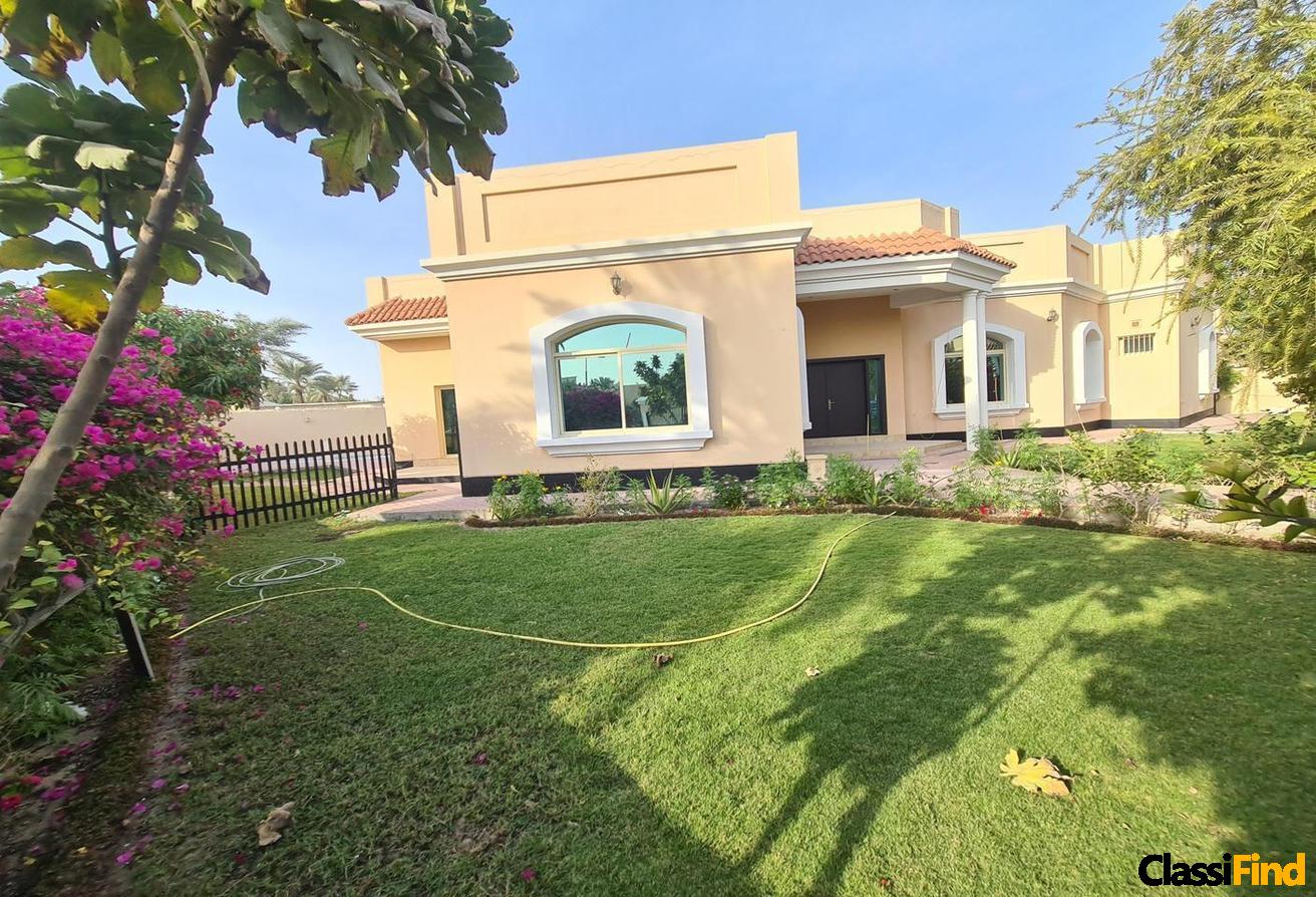 An 4 Bed Villa with Garden and Pool in small comp!