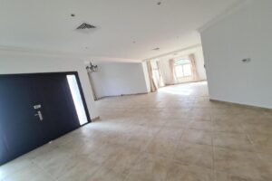 An 4 Bed Villa with Garden and Pool in small comp!