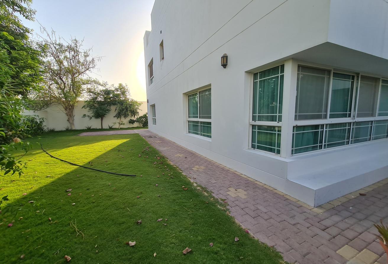 An big bright 3bed compound villa with big garden