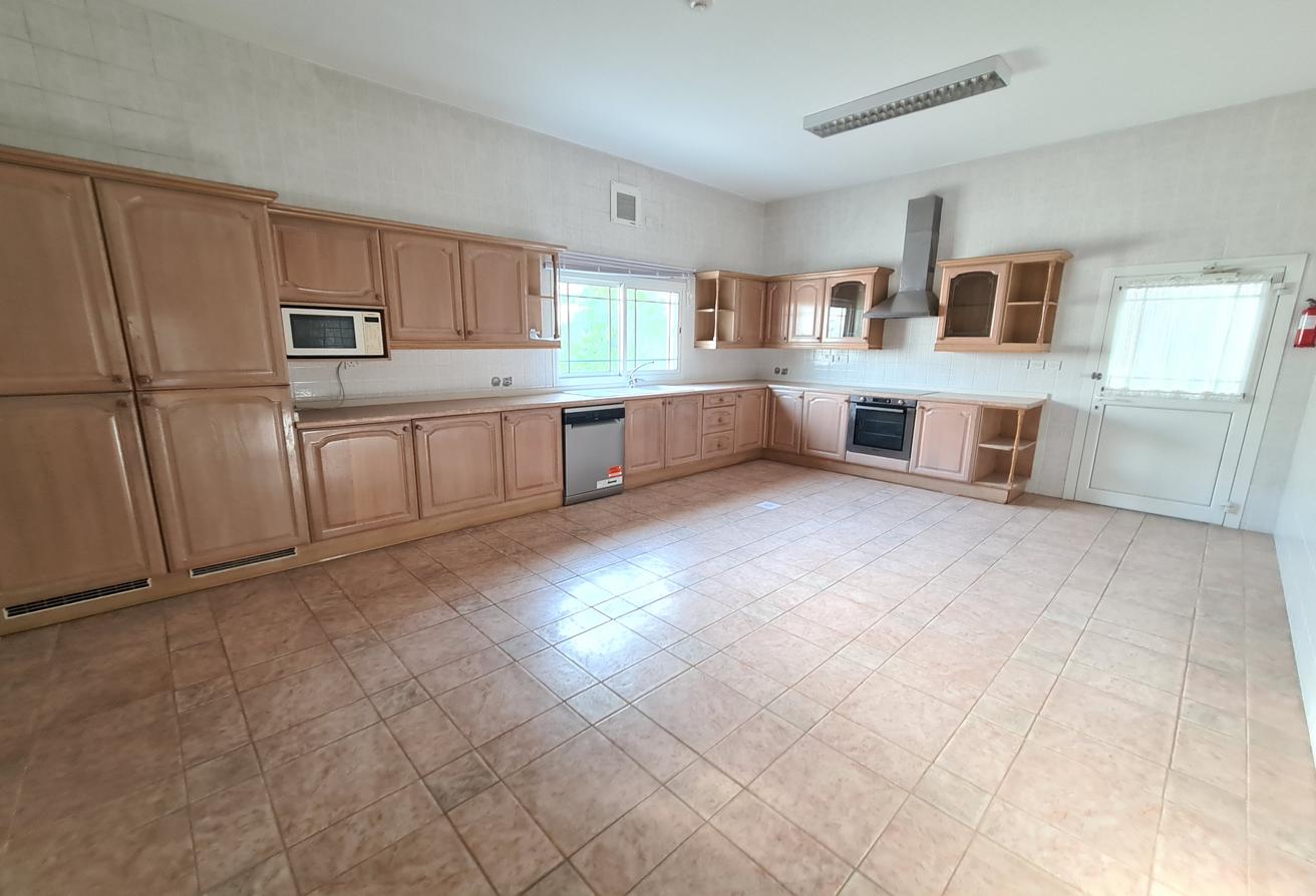 An big bright 3bed compound villa with big garden