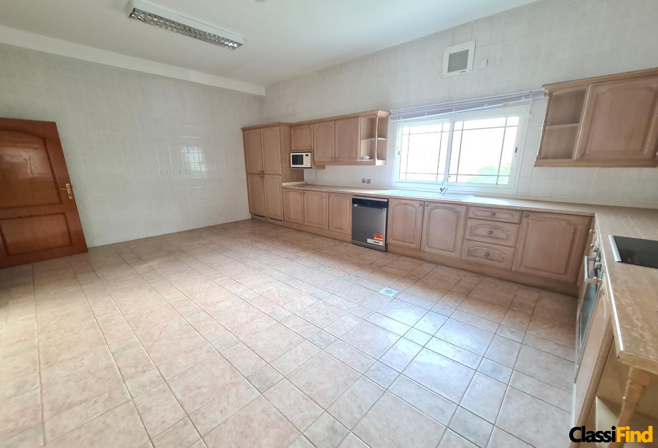 An big bright 3bed compound villa with big garden