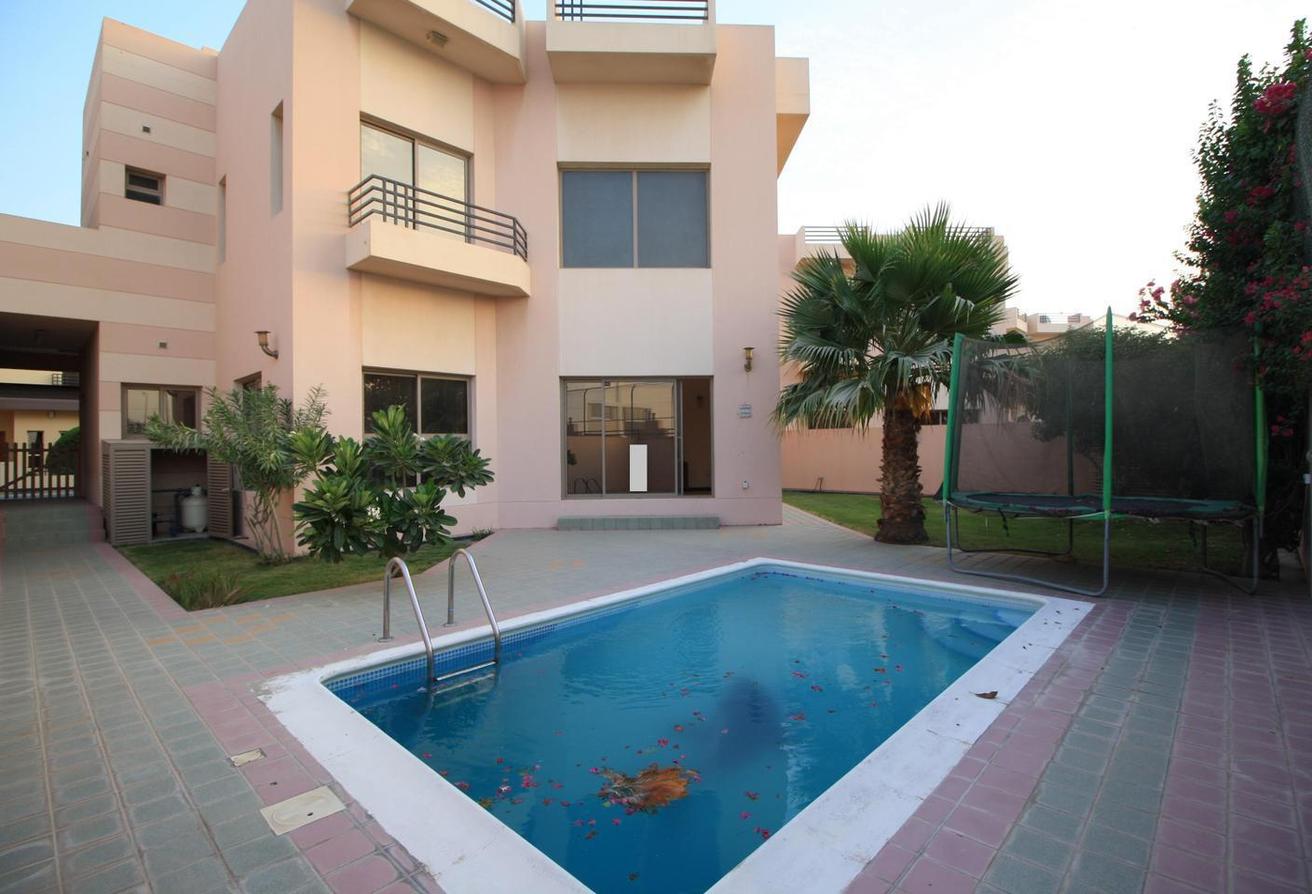 Comp villa 5bed Pvt Garden and Pool BD1250incl!