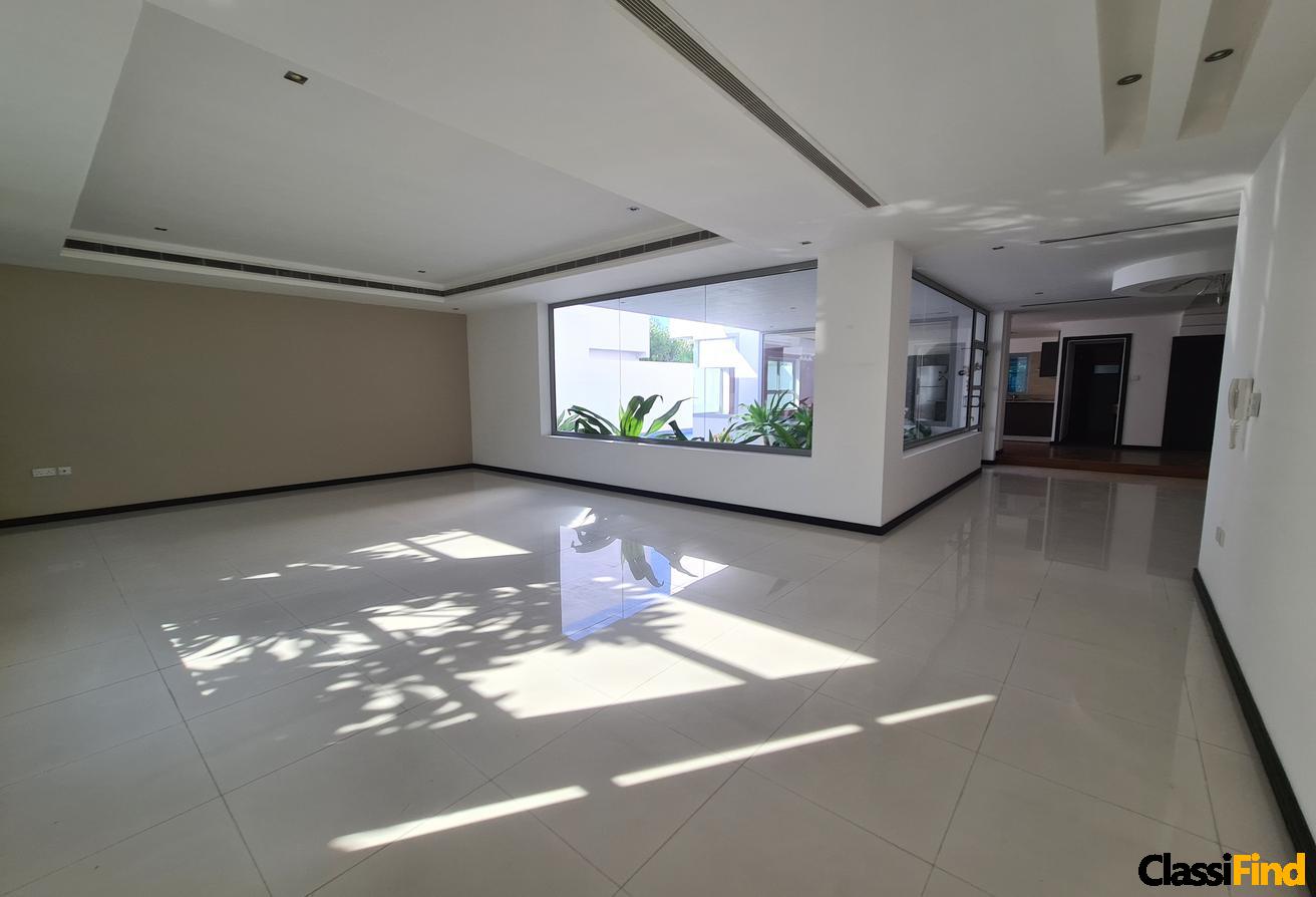 Modern Residence, 4Bedroom, pvt pool in compound !