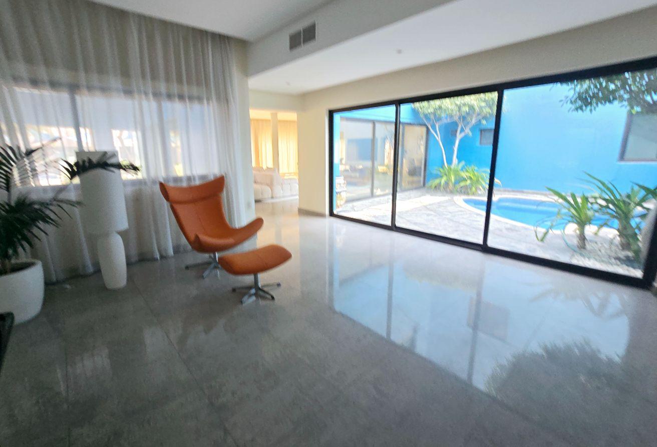 Upgraded contemporary 5bed w/jaccuzi,BD1560 incl