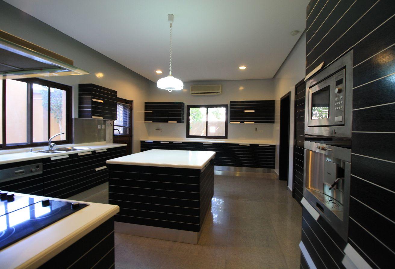 Upgraded contemporary 5bed w/jaccuzi,BD1560 incl
