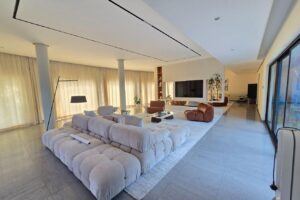 Upgraded contemporary 5bed w/jaccuzi,BD1560 incl