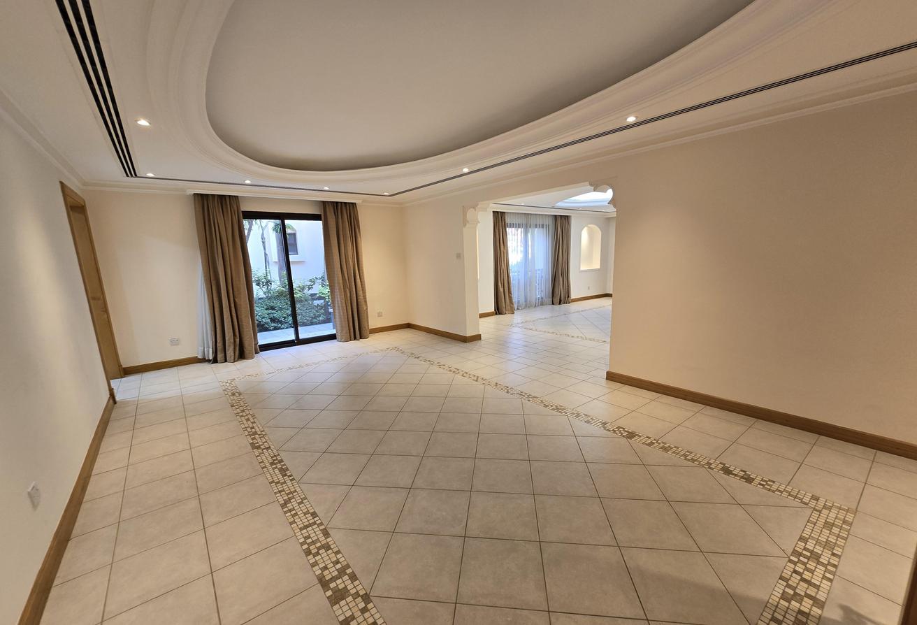 Manama-Spacious 4bed villa with superb facilities