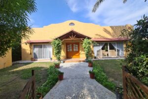 Lovely 4bed One storey Family Villa green comp
