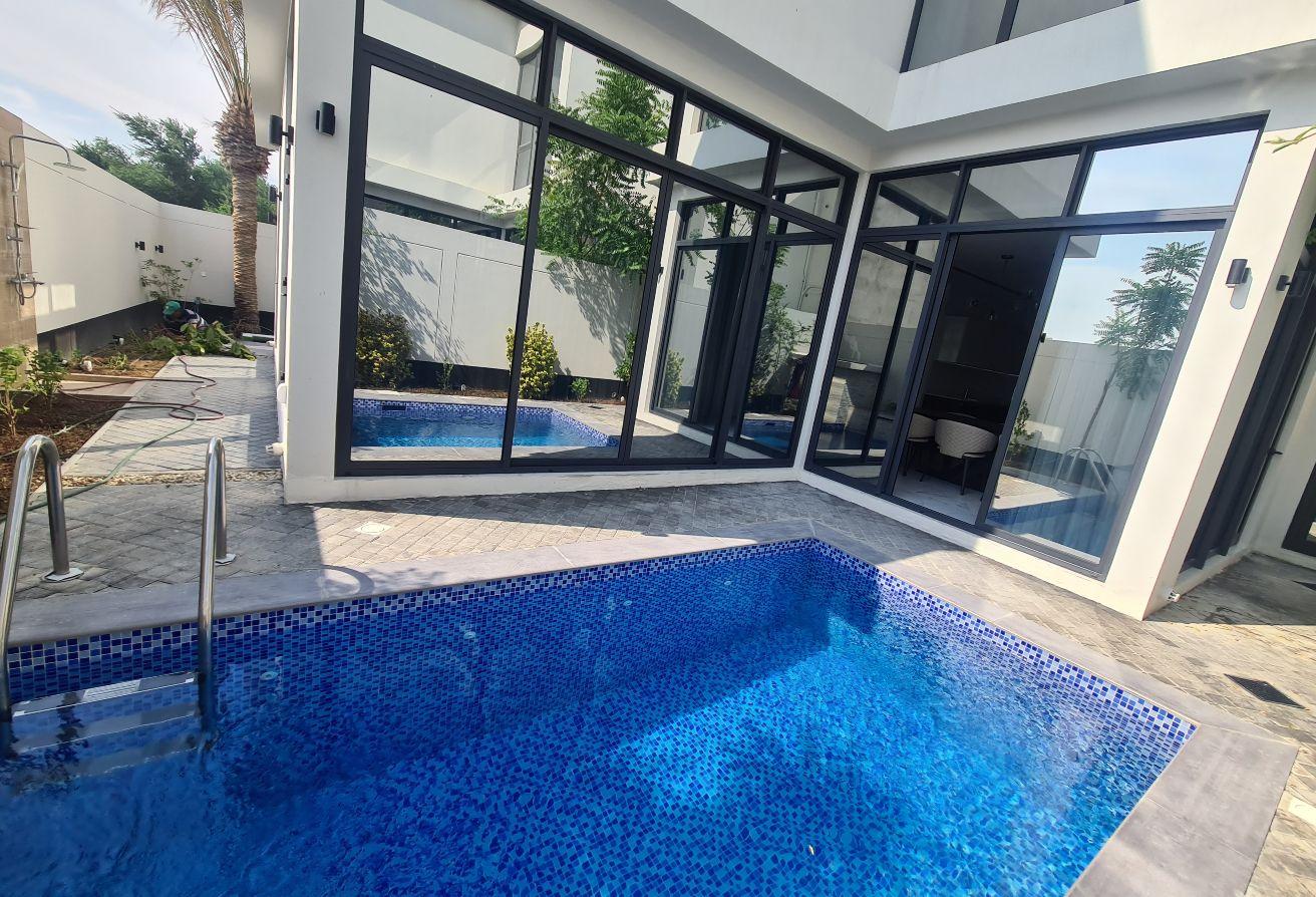 Newish 4bed villa w/private pool in comp BD1600!