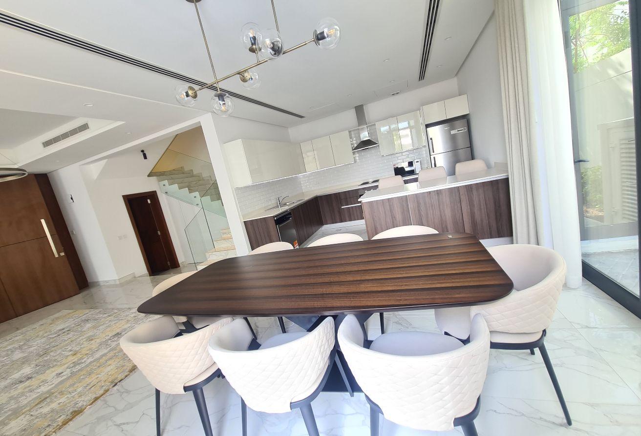 Newish 4bed villa w/private pool in comp BD1600!