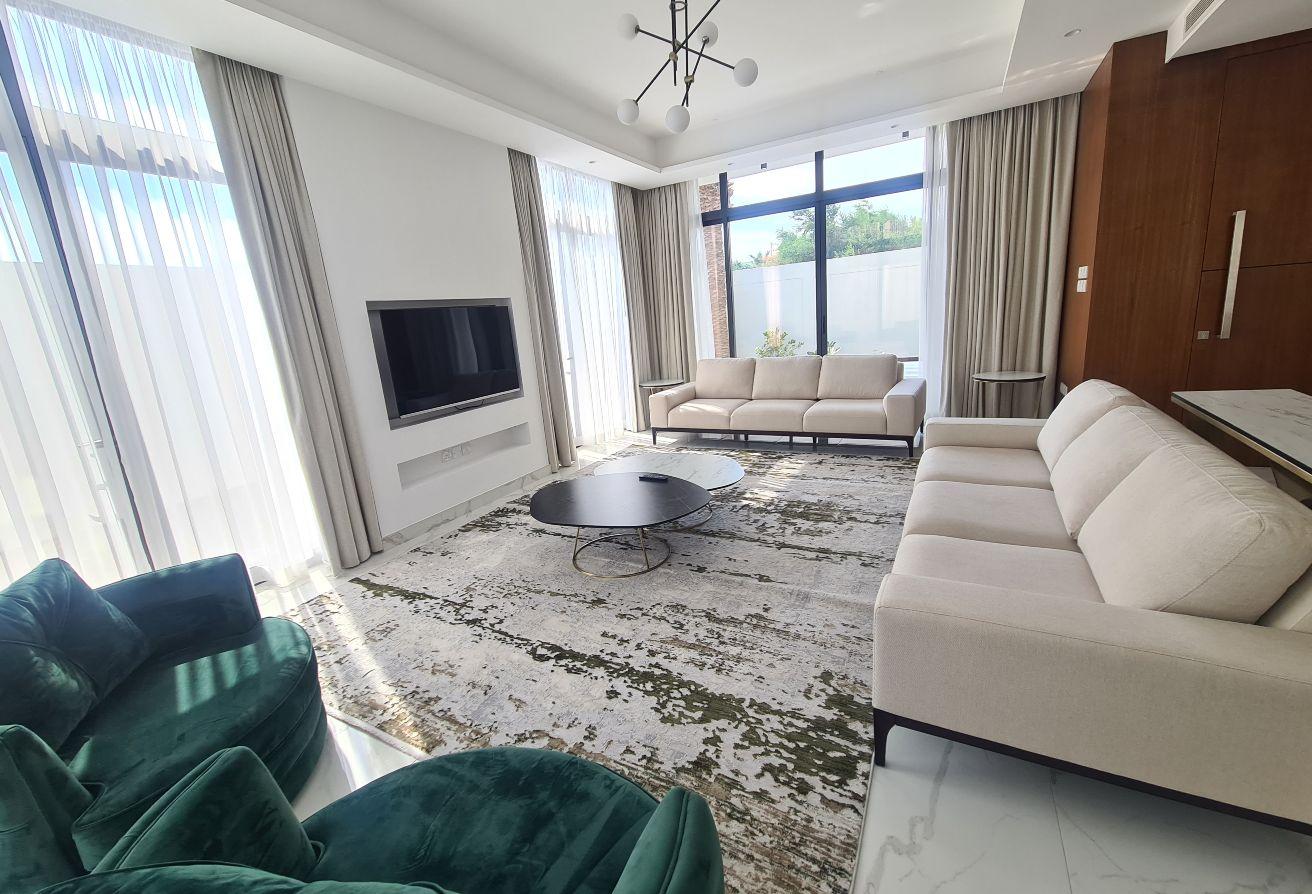 Newish 4bed villa w/private pool in comp BD1600!