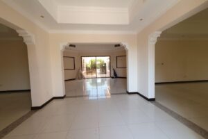 Beautiful large 4bed renovated villa large garden
