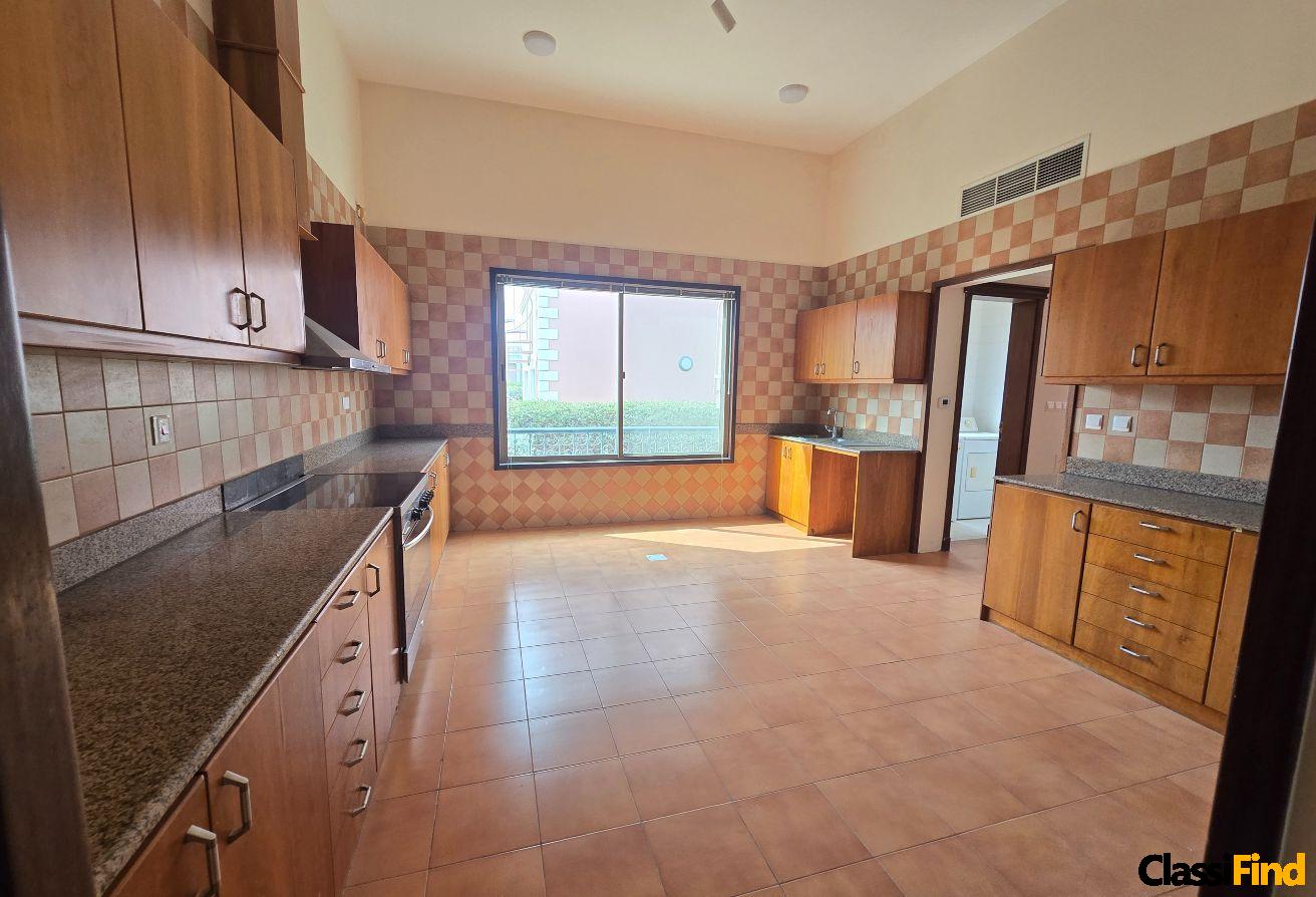 Beautiful large 4bed renovated villa large garden