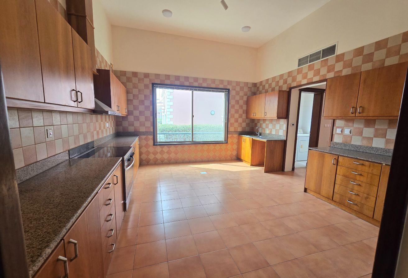 Beautiful large 4bed renovated villa large garden