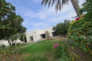 Modern 1storey 3bed comp villa with large garden