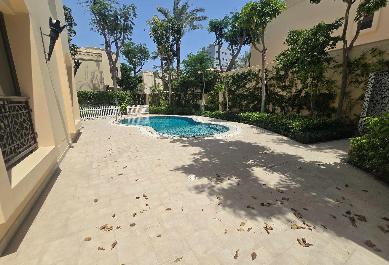 Private Luxury 4br villa in compound 1400BD
