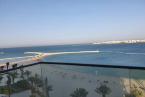 شقة 3 غرف نوم شبه مفروشة مع شرفة وإطلالة على البحر – Marassi Shores