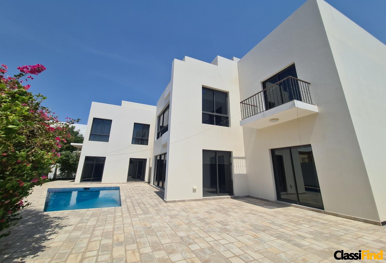 Luxurious Modern four bedroom home in large comp !