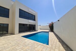 Luxurious Modern four bedroom home in large comp !