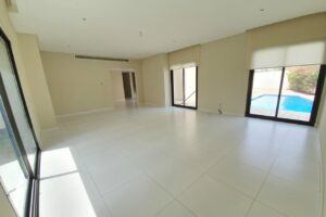 Luxurious Modern four bedroom home in large comp !