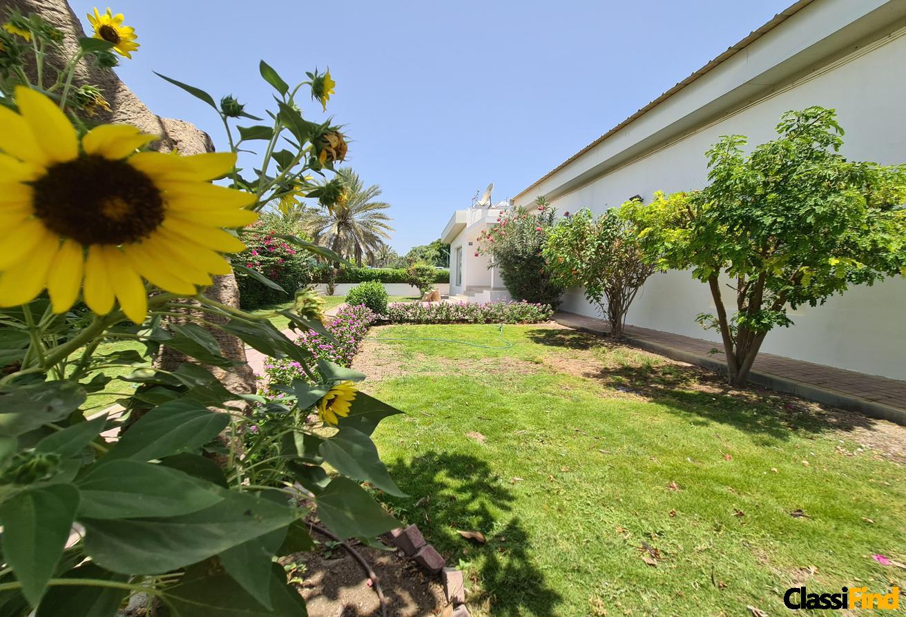 An Beautiful 5bed bungalow with large pvt garden