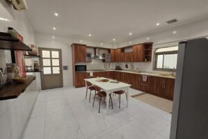 Contemporary furnished 4bed villa Big pool in comp