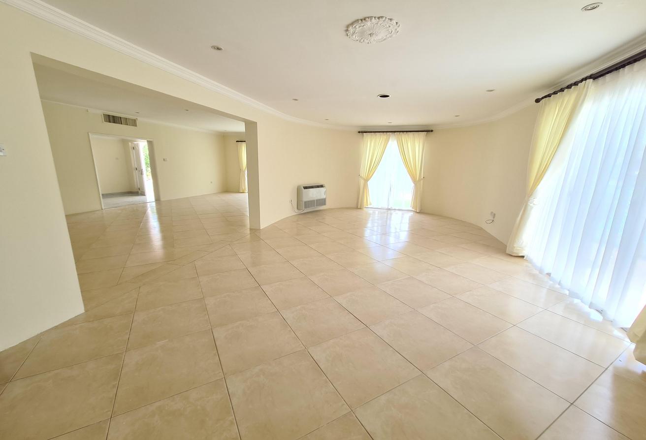 An Beautiful 5bed bungalow with large pvt garden