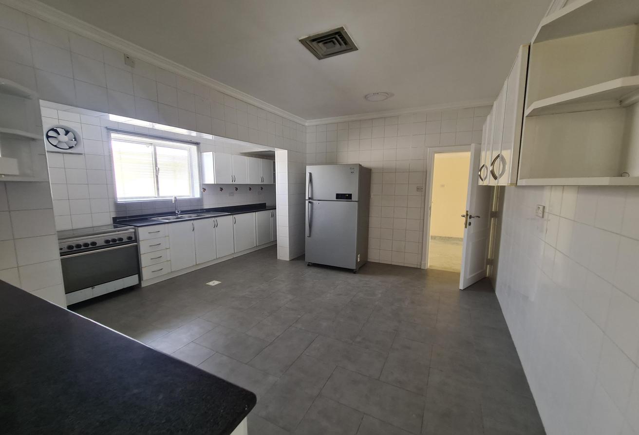 An Beautiful 5bed bungalow with large pvt garden