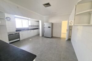 An Beautiful 5bed bungalow with large pvt garden