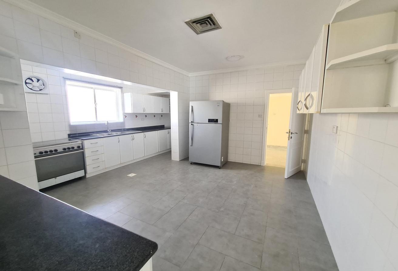 An Beautiful 5bed bungalow with large pvt garden