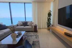 4br Experience luxurious family living in this