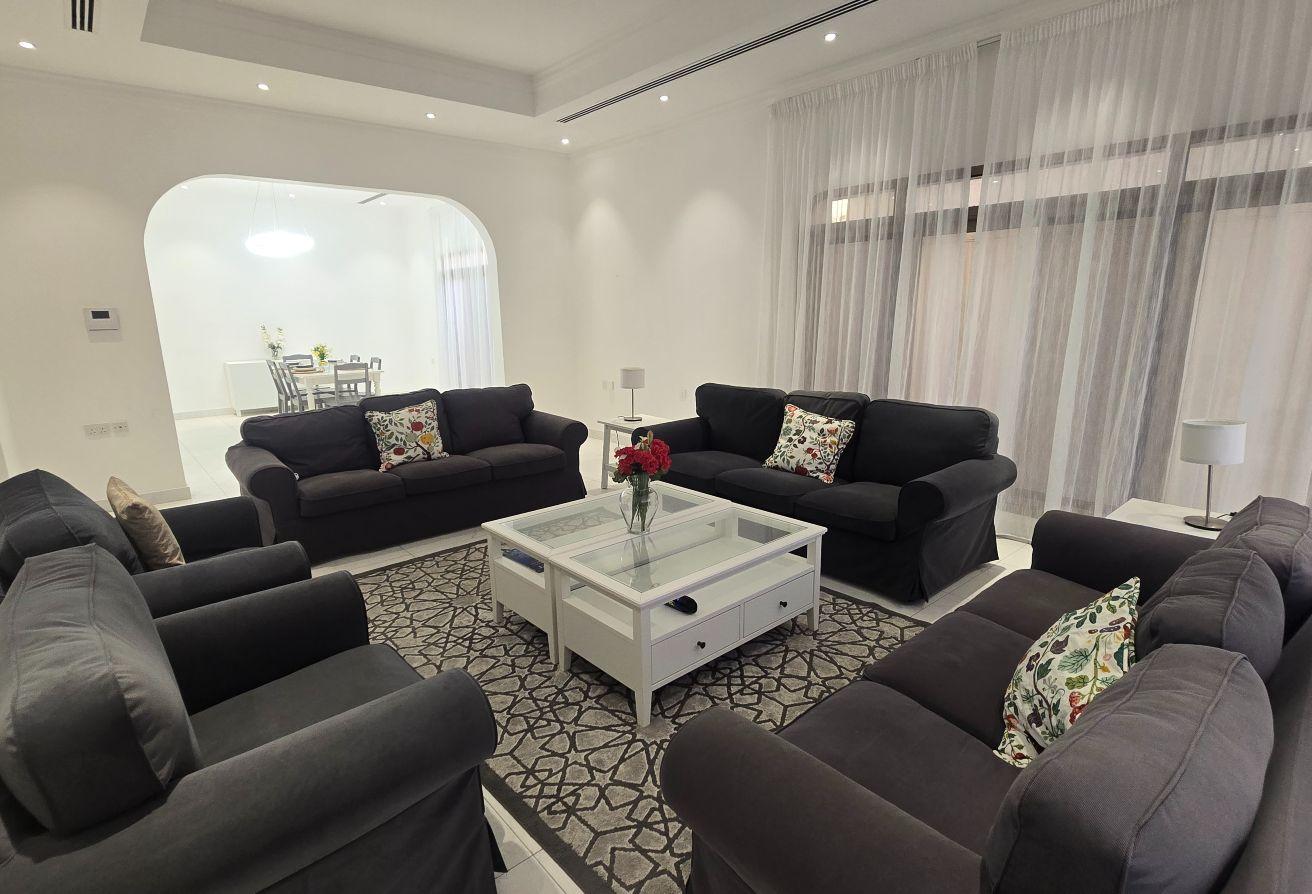 Contemporary furnished 4bed villa Big pool in comp