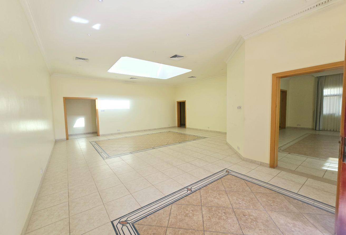 An private bright 4 bedroom mansion with pvt pool
