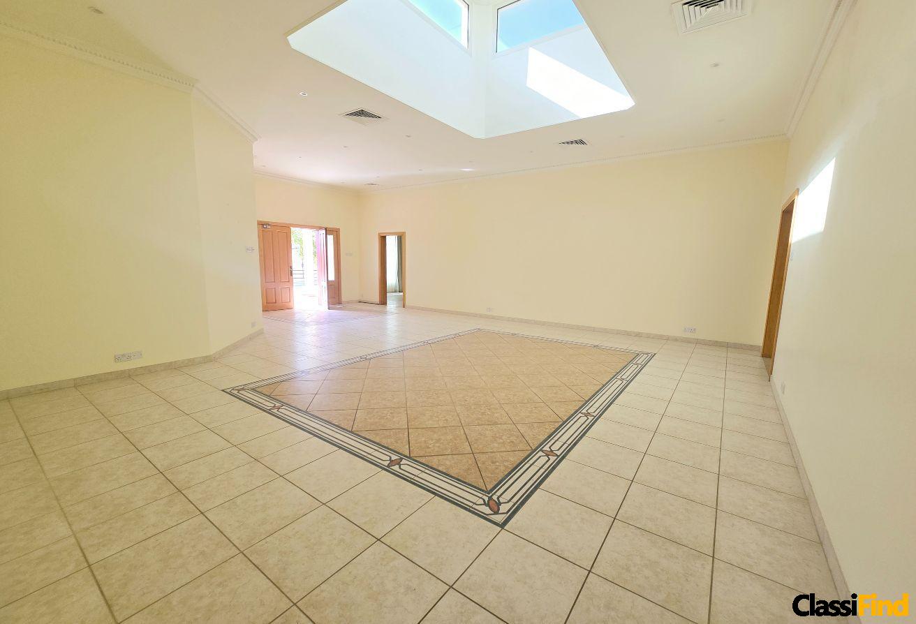 An private bright 4 bedroom mansion with pvt pool