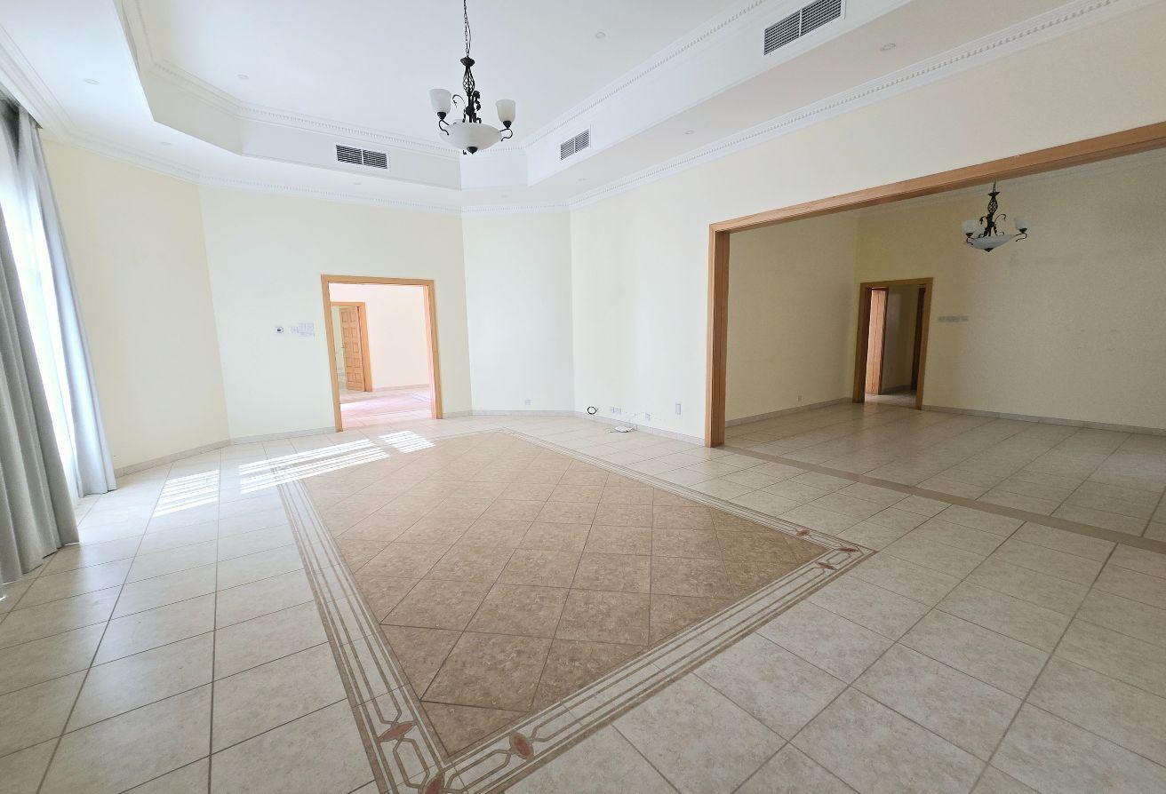 An private bright 4 bedroom mansion with pvt pool